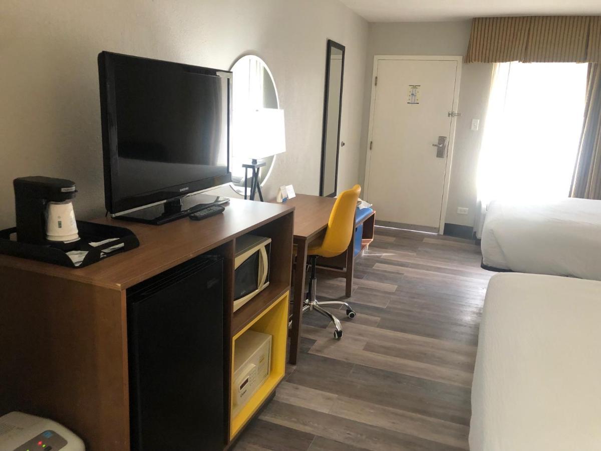 Days Inn By Wyndham Port Charlotte Town Center Екстер'єр фото