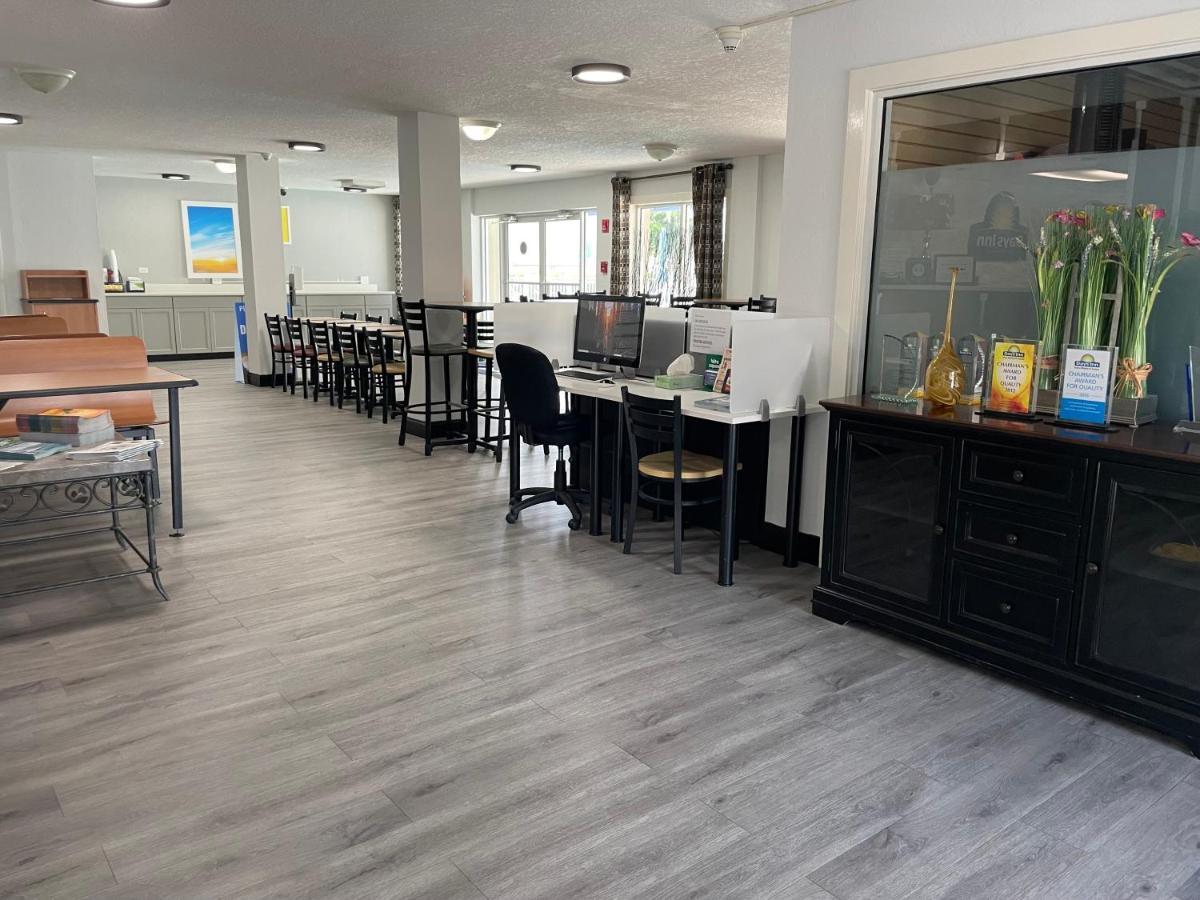 Days Inn By Wyndham Port Charlotte Town Center Екстер'єр фото