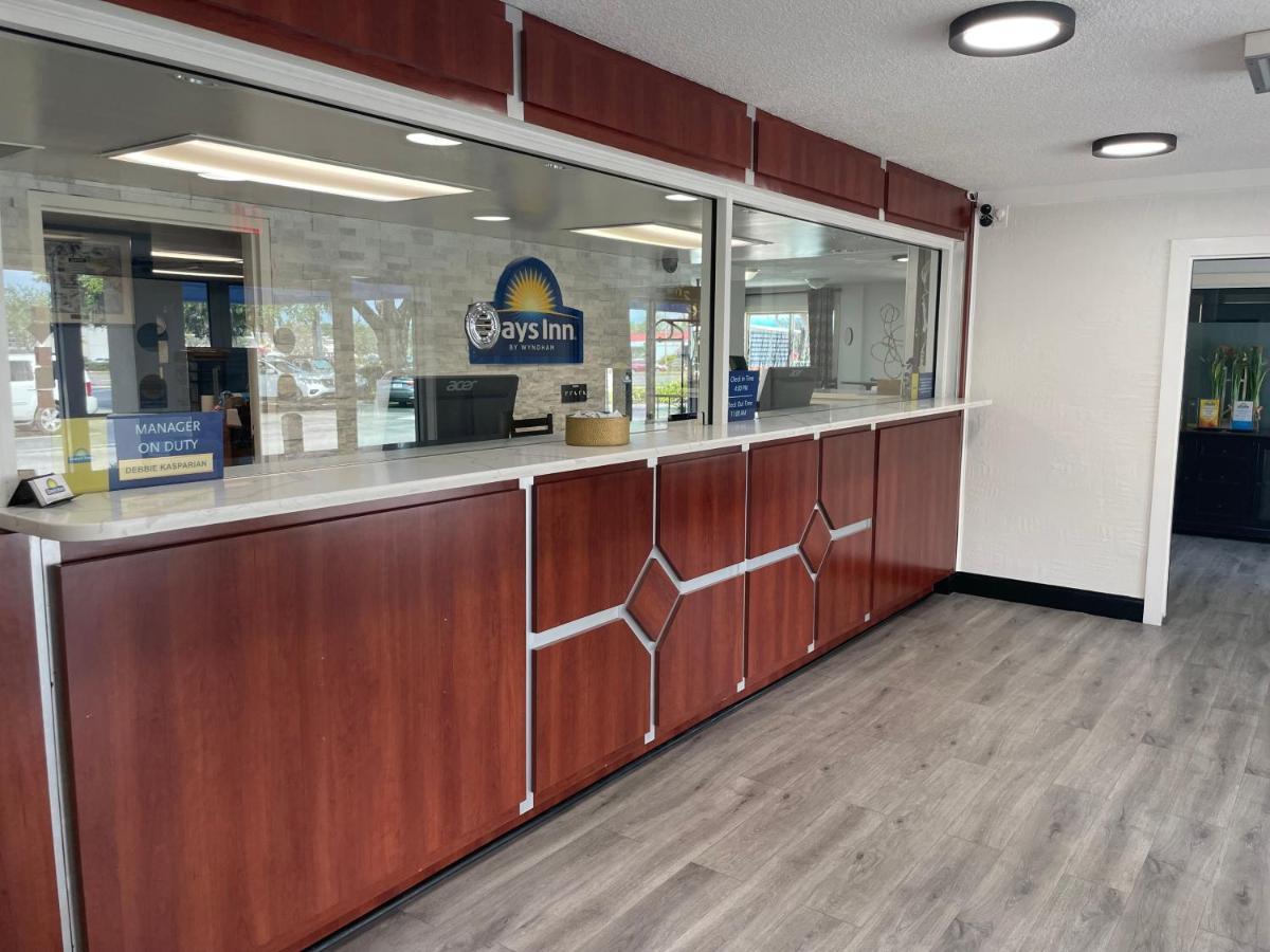 Days Inn By Wyndham Port Charlotte Town Center Екстер'єр фото