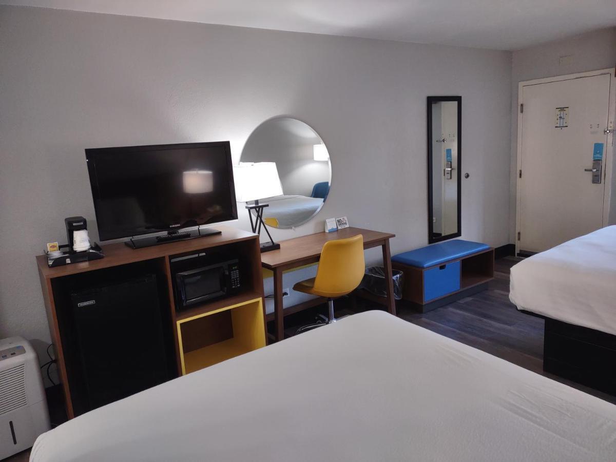 Days Inn By Wyndham Port Charlotte Town Center Екстер'єр фото