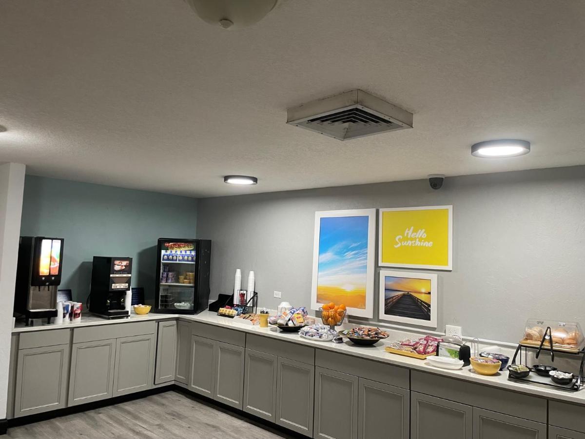 Days Inn By Wyndham Port Charlotte Town Center Екстер'єр фото