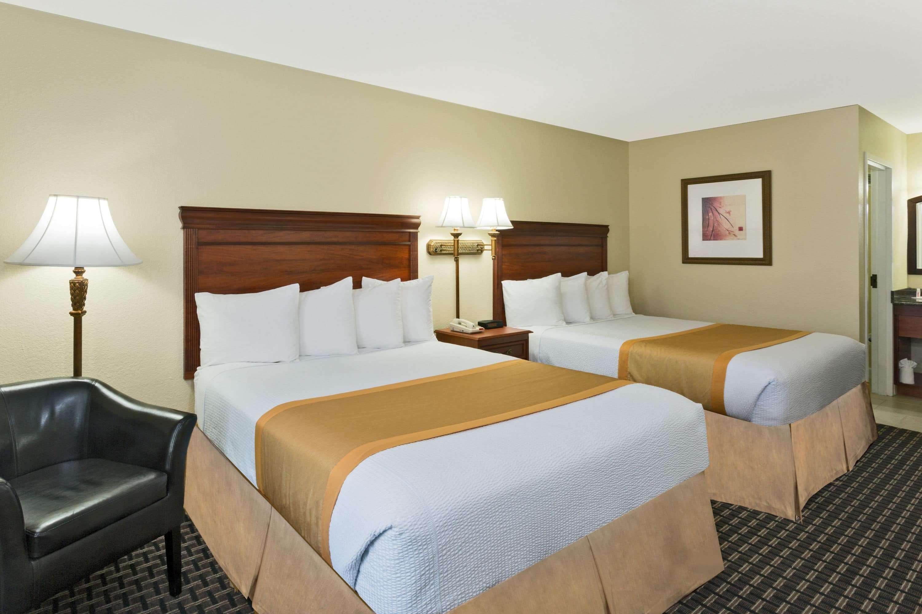 Days Inn By Wyndham Port Charlotte Town Center Екстер'єр фото