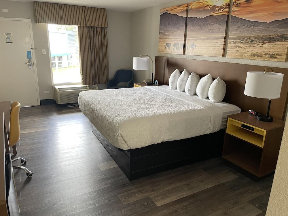 Days Inn By Wyndham Port Charlotte Town Center Екстер'єр фото