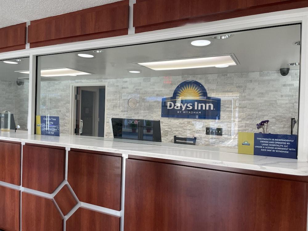 Days Inn By Wyndham Port Charlotte Town Center Екстер'єр фото