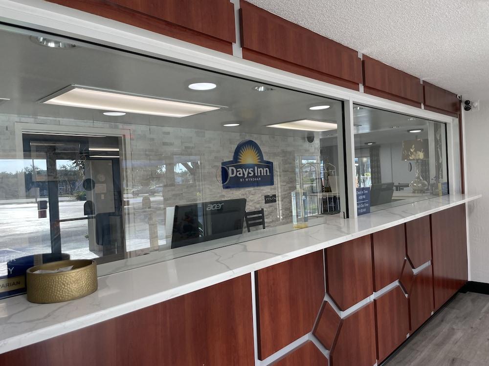 Days Inn By Wyndham Port Charlotte Town Center Екстер'єр фото