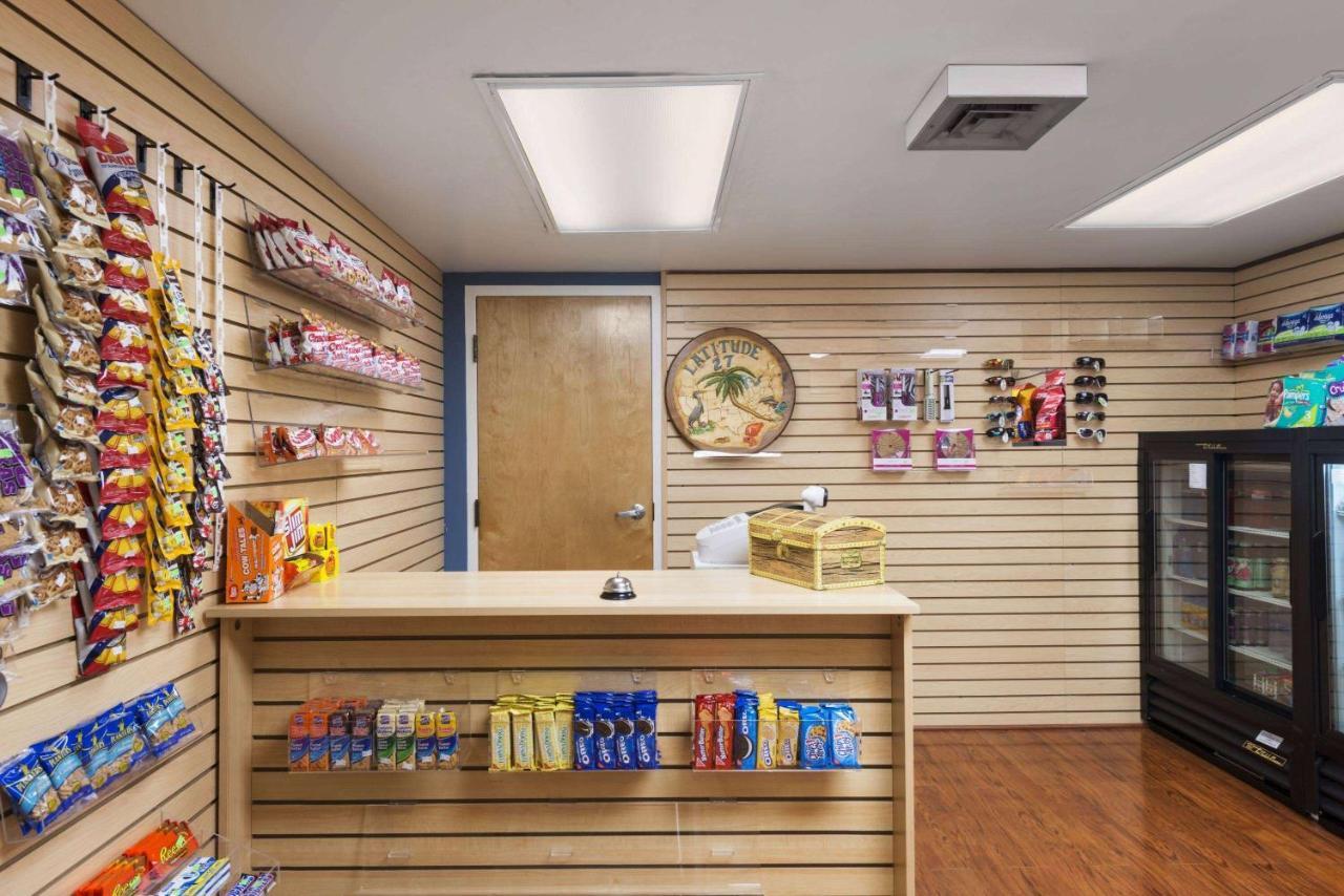 Days Inn By Wyndham Port Charlotte Town Center Екстер'єр фото