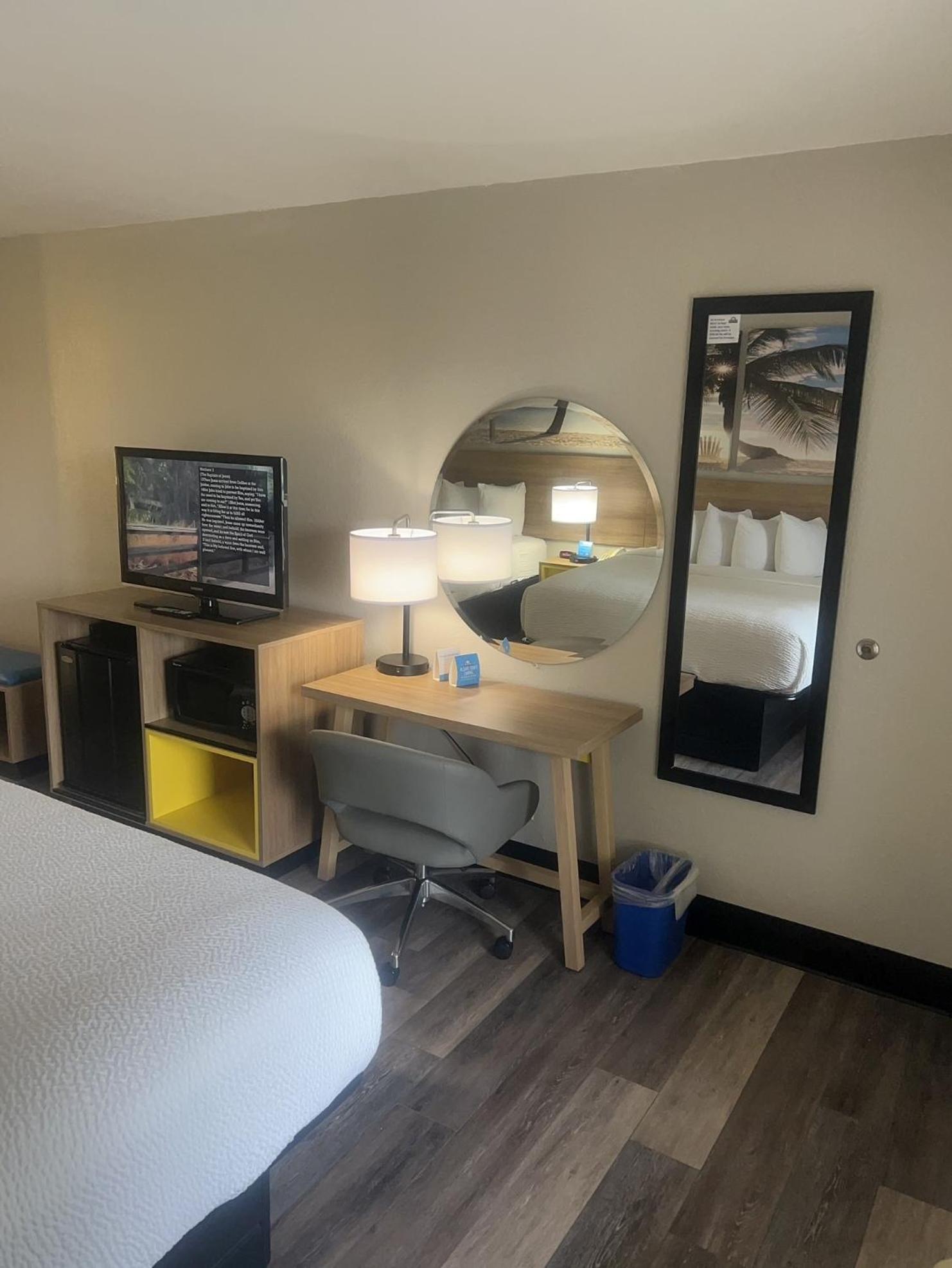 Days Inn By Wyndham Port Charlotte Town Center Екстер'єр фото