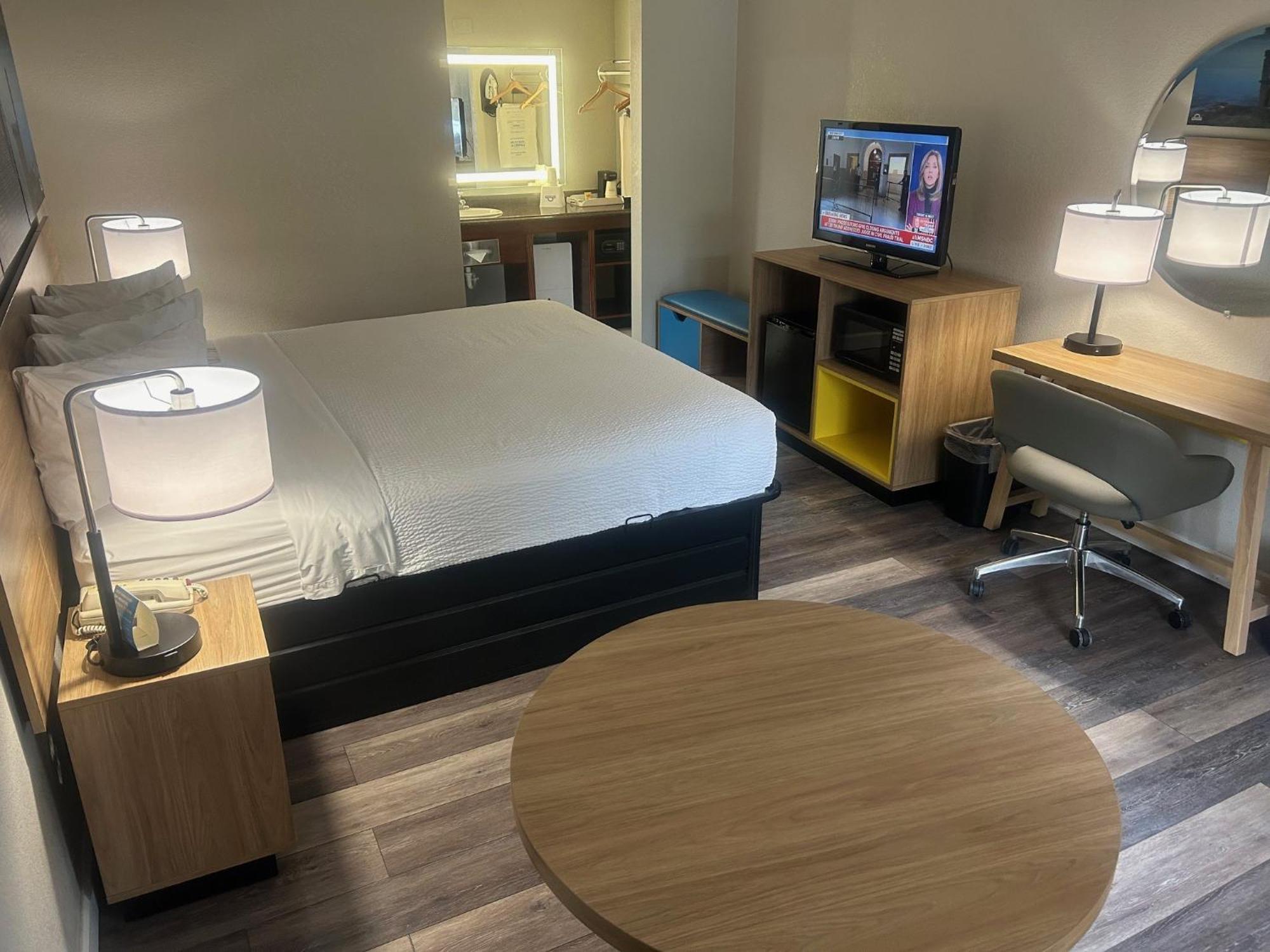 Days Inn By Wyndham Port Charlotte Town Center Екстер'єр фото