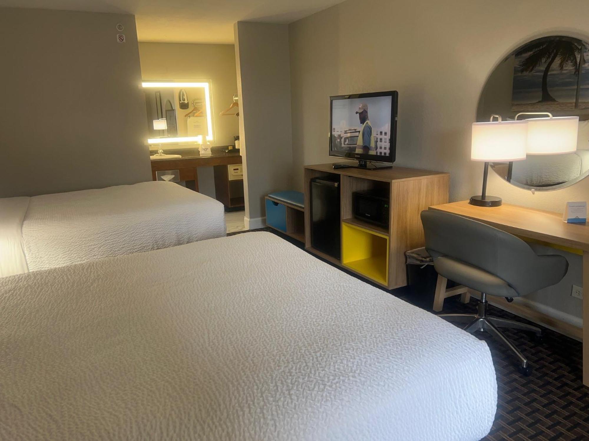 Days Inn By Wyndham Port Charlotte Town Center Екстер'єр фото